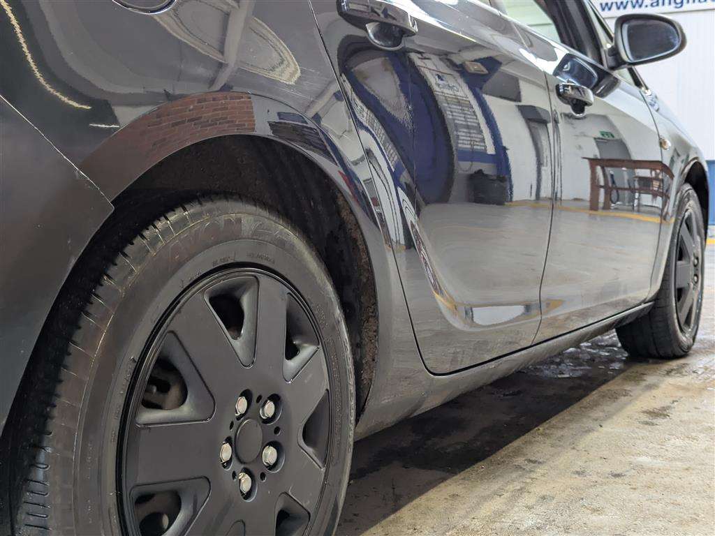 <p>2010 VAUXHALL ASTRA EXCLUSIV 98</p>