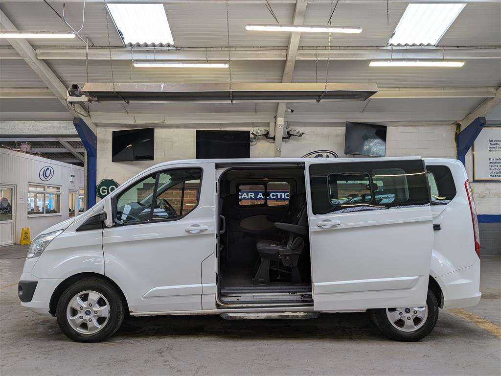 <p>2017 FORD TOURNEO CUSTOM 310 T-NIUM</p>