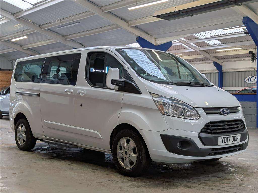 <p>2017 FORD TOURNEO CUSTOM 310 T-NIUM</p>