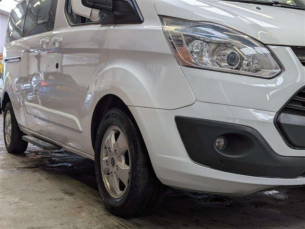 <p>2017 FORD TOURNEO CUSTOM 310 T-NIUM</p>