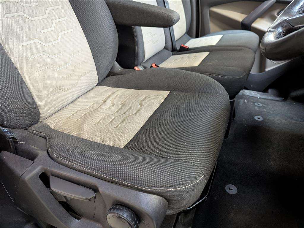 <p>2017 FORD TOURNEO CUSTOM 310 T-NIUM</p>