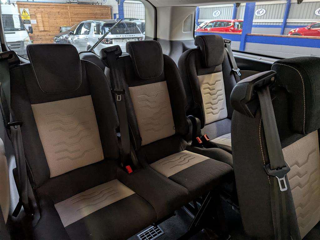<p>2017 FORD TOURNEO CUSTOM 310 T-NIUM</p>