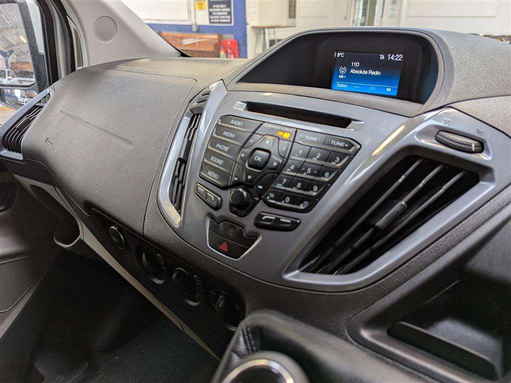 <p>2017 FORD TOURNEO CUSTOM 310 T-NIUM</p>