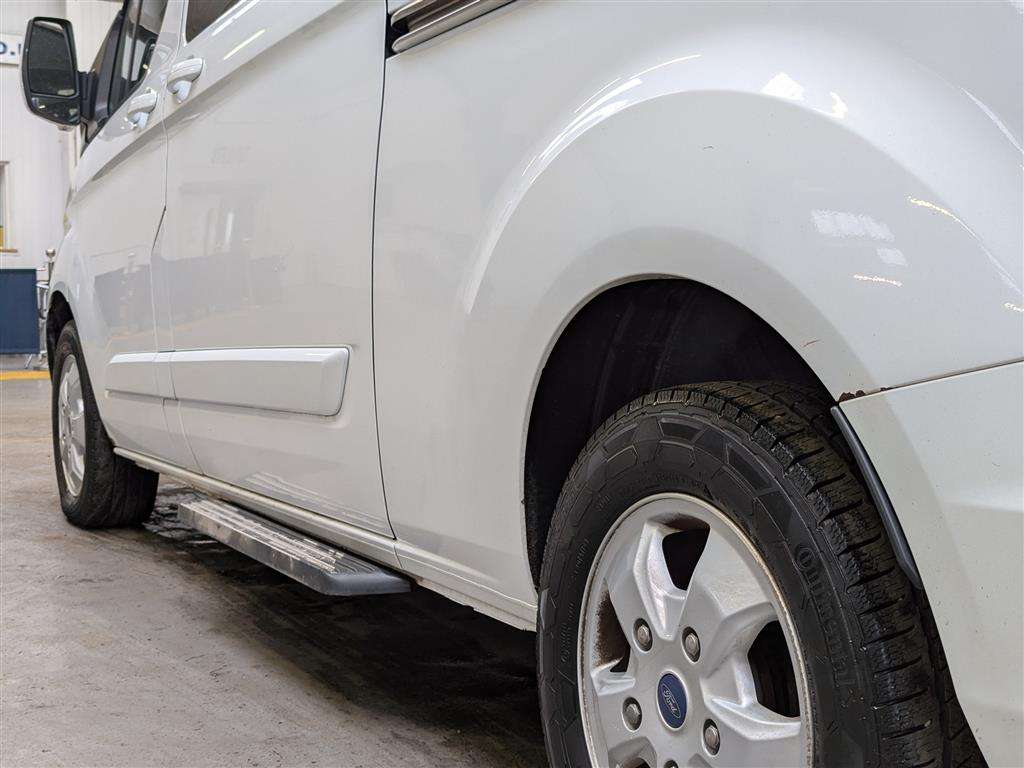 <p>2017 FORD TOURNEO CUSTOM 310 T-NIUM</p>