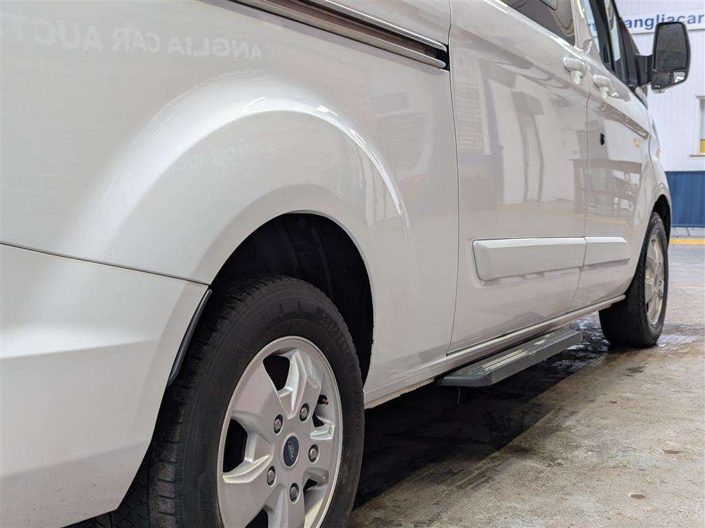 <p>2017 FORD TOURNEO CUSTOM 310 T-NIUM</p>