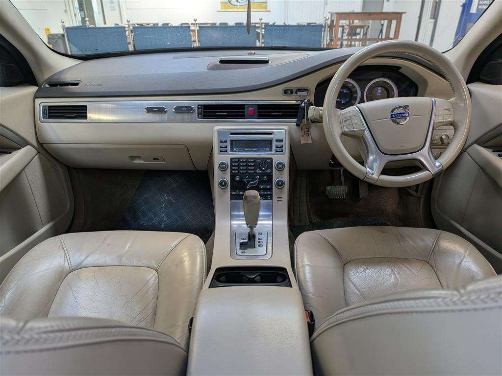 <p>2010 VOLVO XC70 SE AWD D5 AUTO</p>