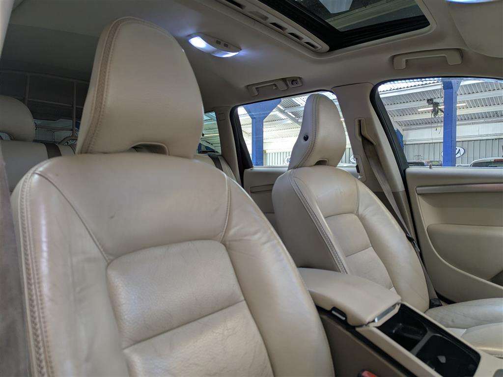 <p>2010 VOLVO XC70 SE AWD D5 AUTO</p>