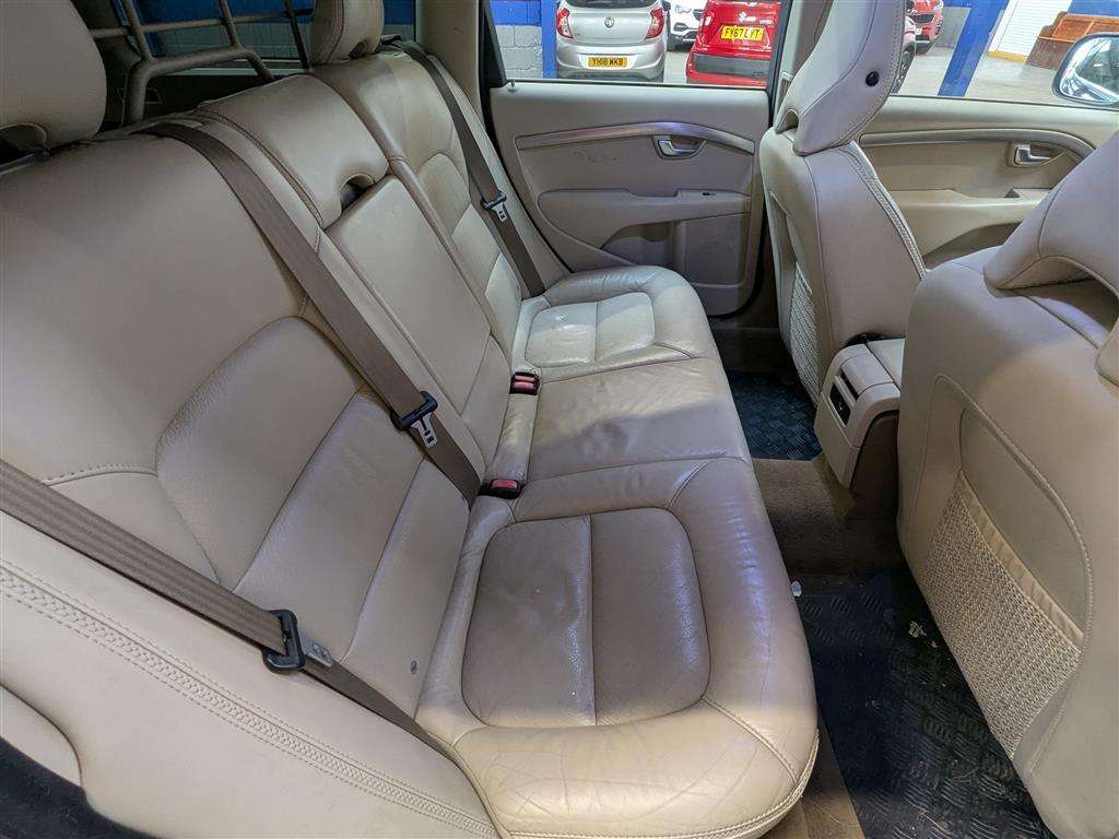 <p>2010 VOLVO XC70 SE AWD D5 AUTO</p>