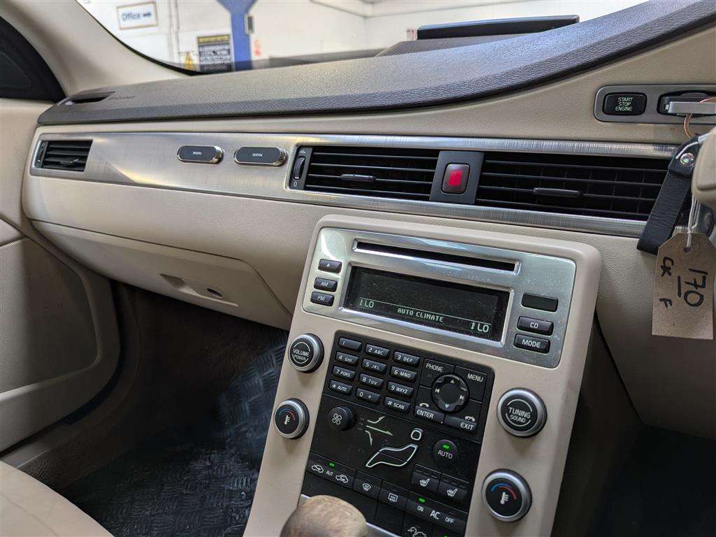 <p>2010 VOLVO XC70 SE AWD D5 AUTO</p>