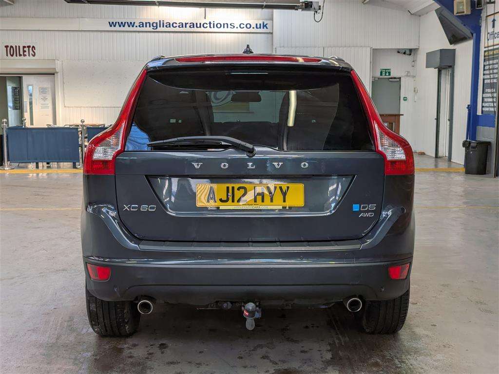 <p>2012 VOLVO XC60 SE LUX AWD D5 AUTO</p>