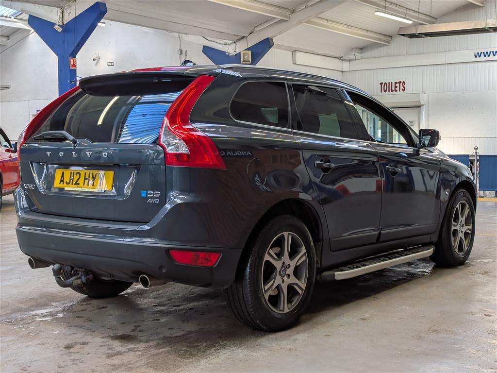 <p>2012 VOLVO XC60 SE LUX AWD D5 AUTO</p>