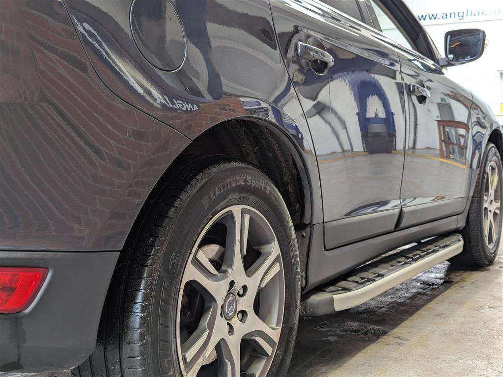 <p>2012 VOLVO XC60 SE LUX AWD D5 AUTO</p>