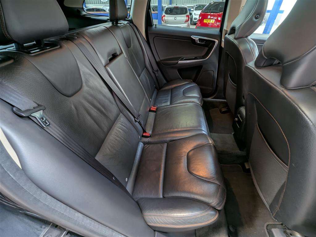 <p>2012 VOLVO XC60 SE LUX AWD D5 AUTO</p>