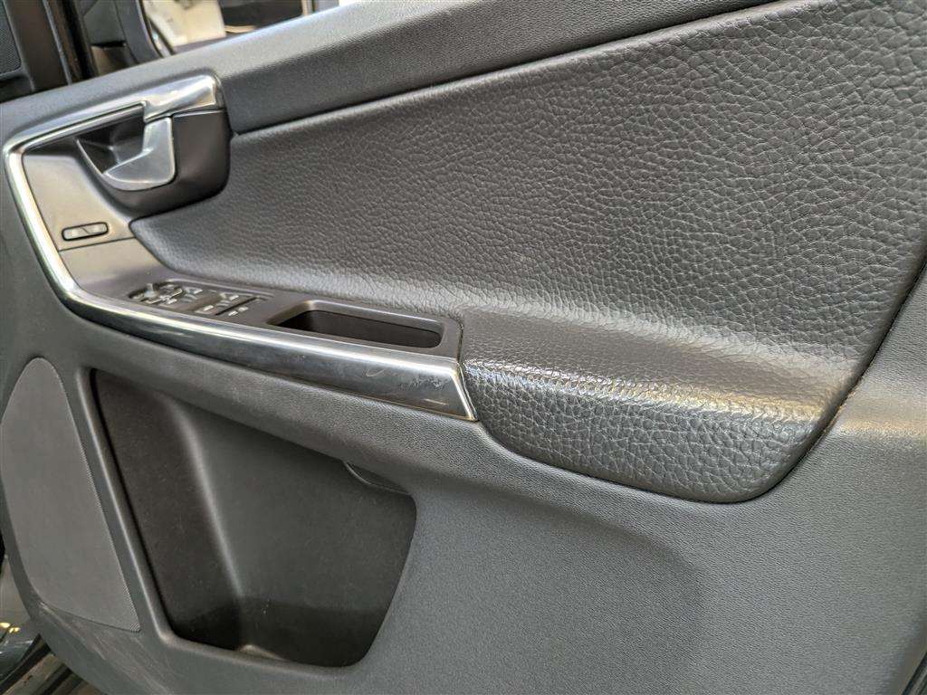 <p>2012 VOLVO XC60 SE LUX AWD D5 AUTO</p>