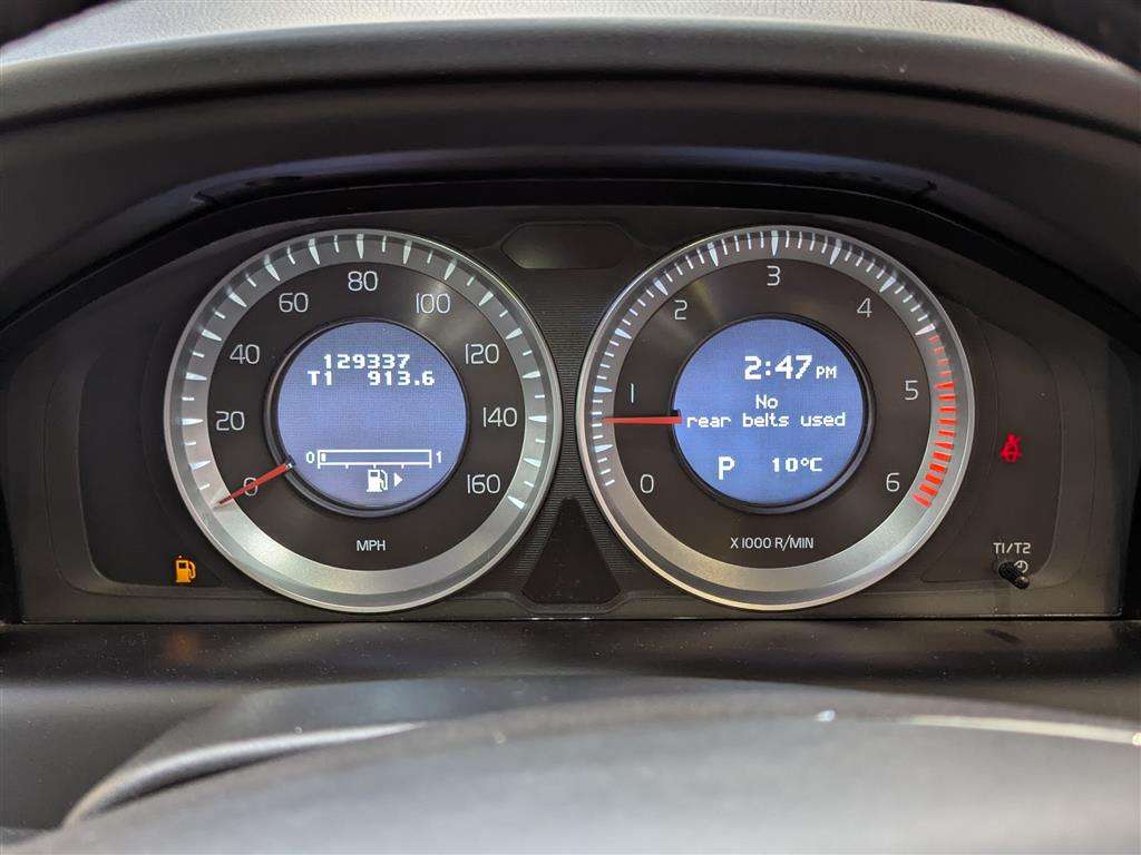 <p>2012 VOLVO XC60 SE LUX AWD D5 AUTO</p>