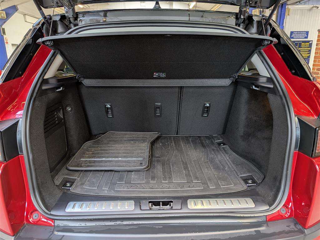 <p>2018 LAND ROVER R ROVER EVOQUE SE TECH TD</p>