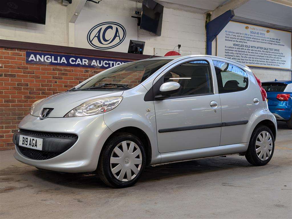 <p>2008 PEUGEOT 107 URBAN SEMI-AUTO</p>