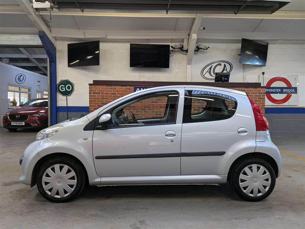 <p>2008 PEUGEOT 107 URBAN SEMI-AUTO</p>