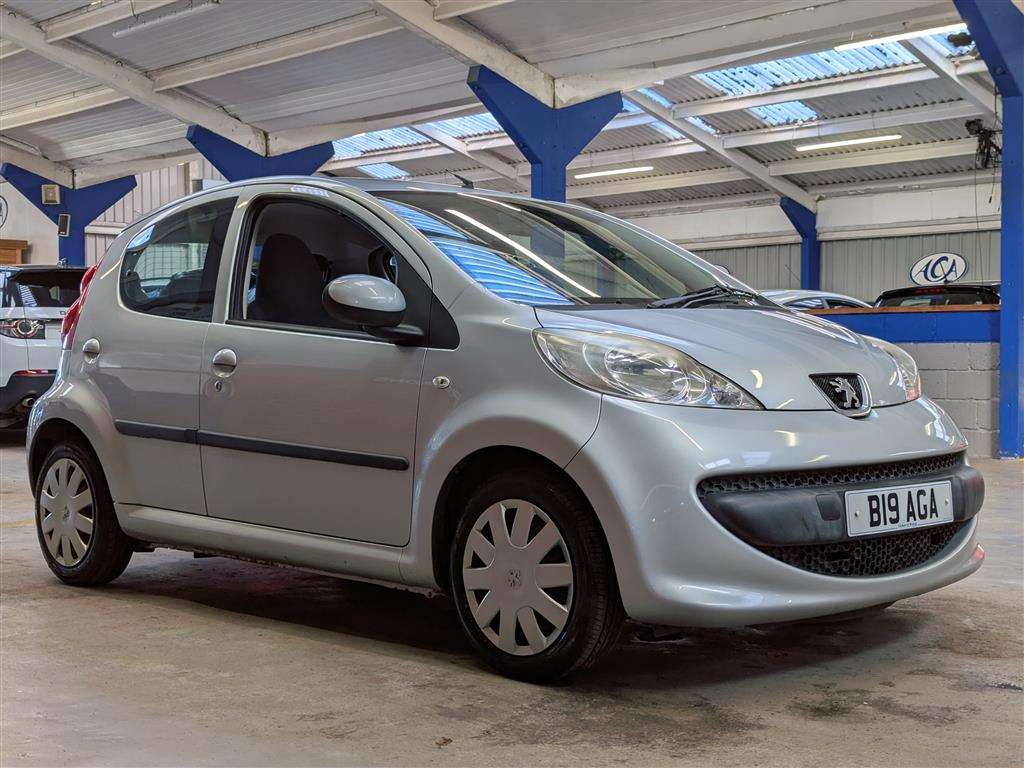 <p>2008 PEUGEOT 107 URBAN SEMI-AUTO</p>
