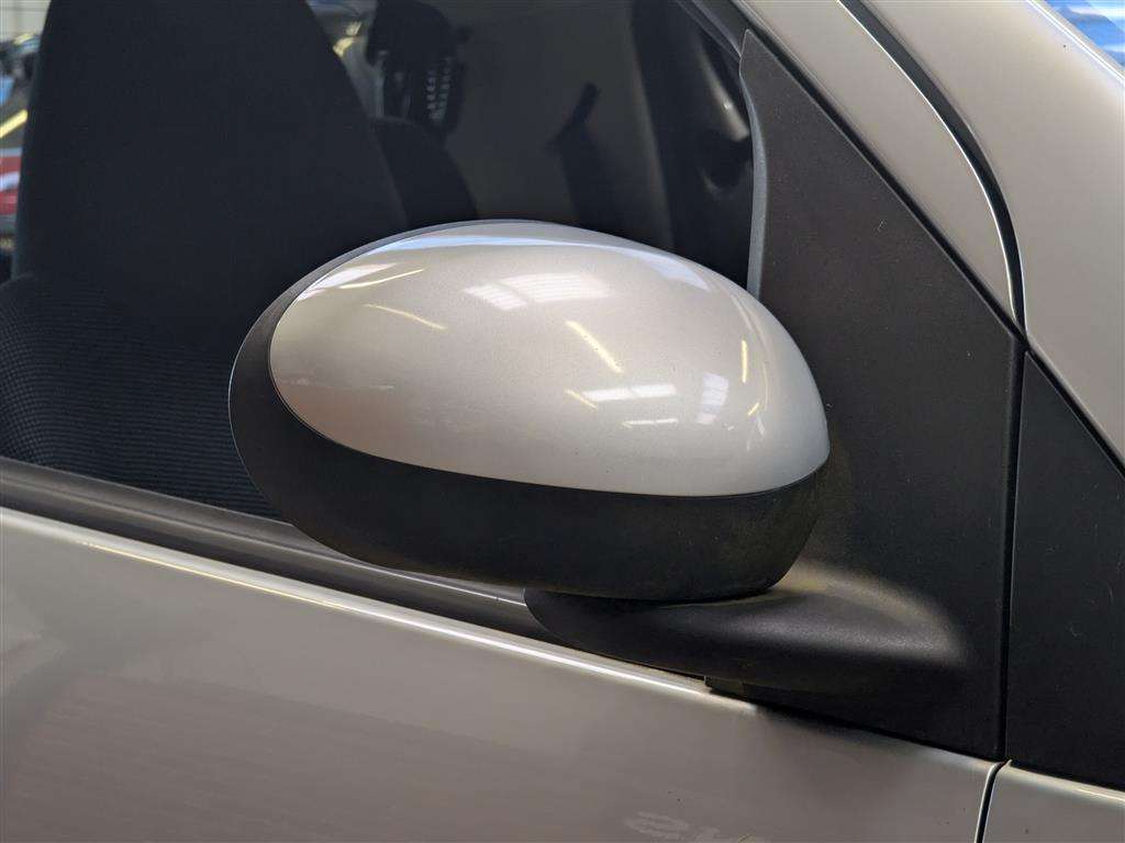 <p>2008 PEUGEOT 107 URBAN SEMI-AUTO</p>