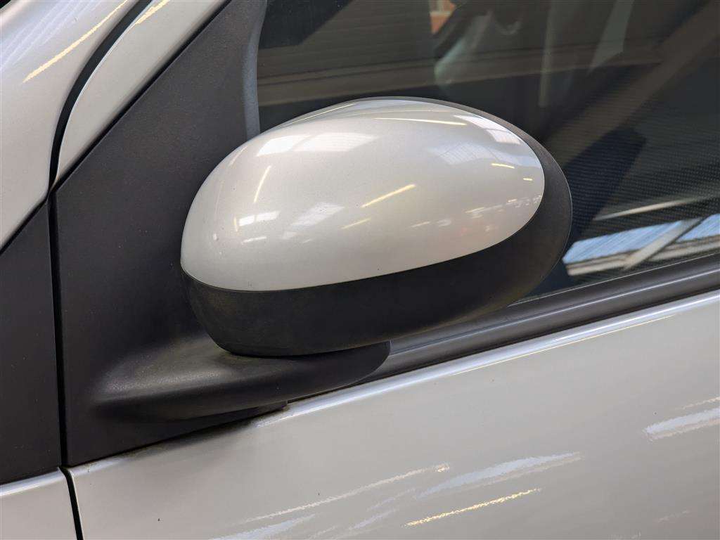 <p>2008 PEUGEOT 107 URBAN SEMI-AUTO</p>