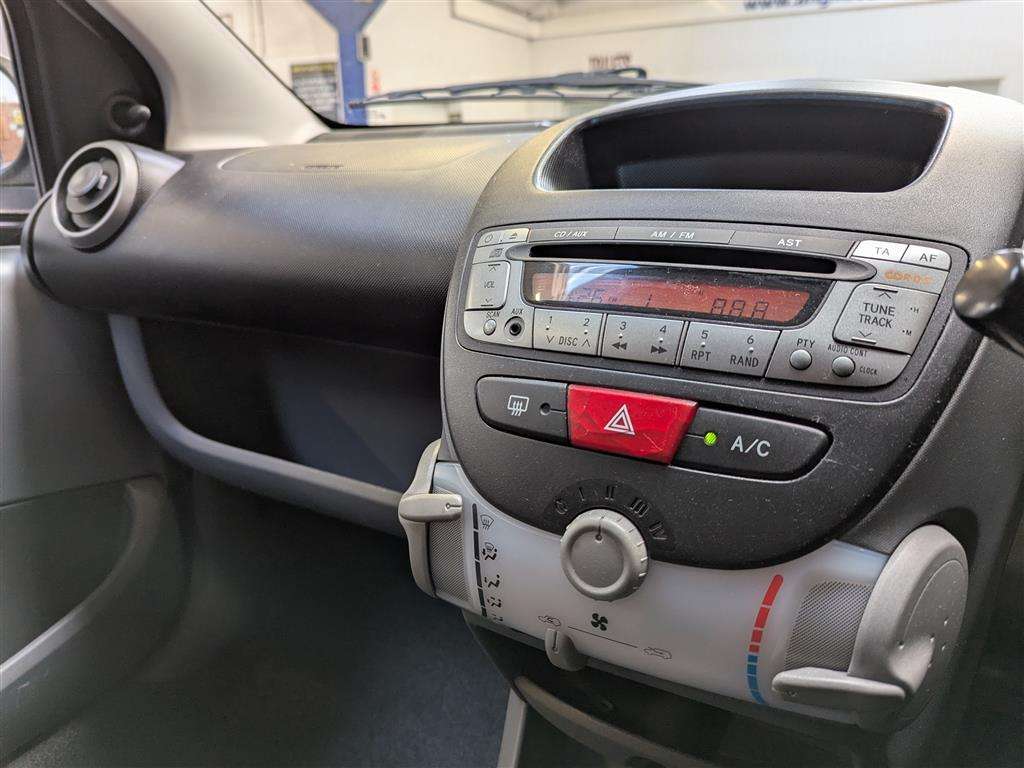 <p>2008 PEUGEOT 107 URBAN SEMI-AUTO</p>