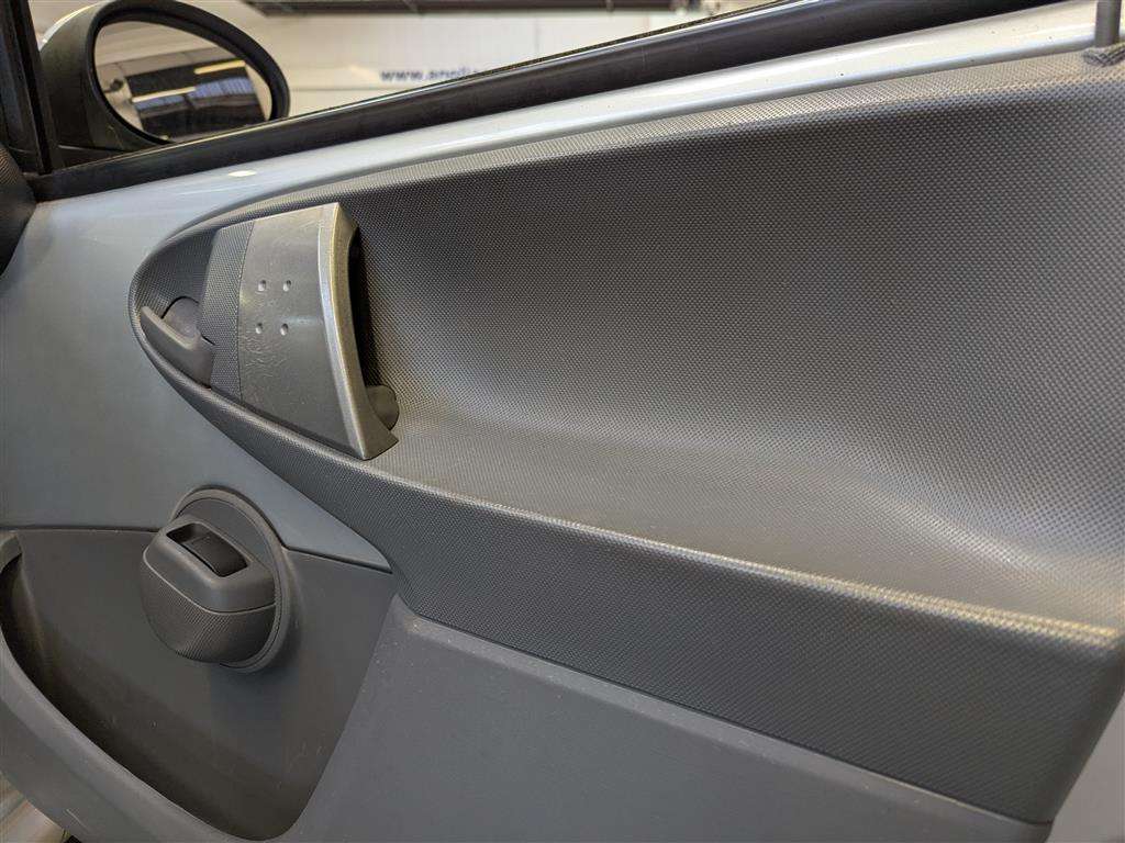 <p>2008 PEUGEOT 107 URBAN SEMI-AUTO</p>