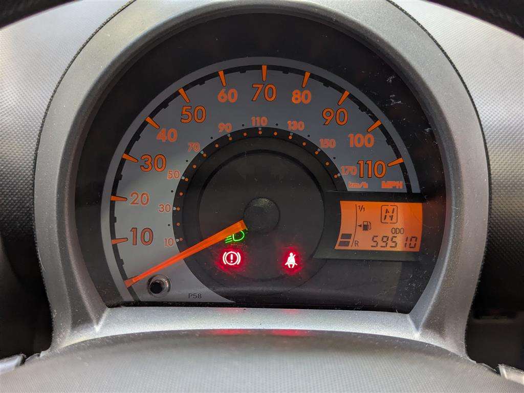 <p>2008 PEUGEOT 107 URBAN SEMI-AUTO</p>