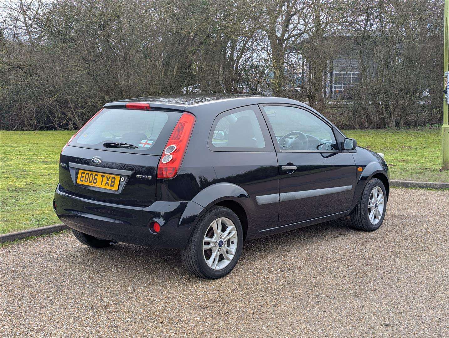<p>2006 FORD FIESTA STYLE</p>