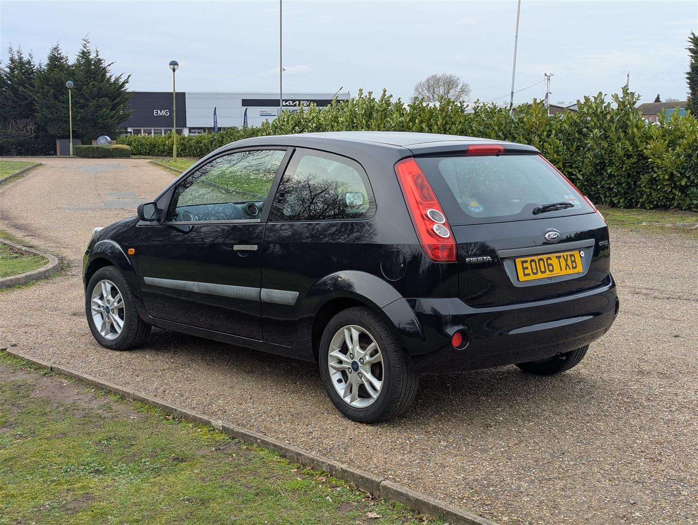 <p>2006 FORD FIESTA STYLE</p>