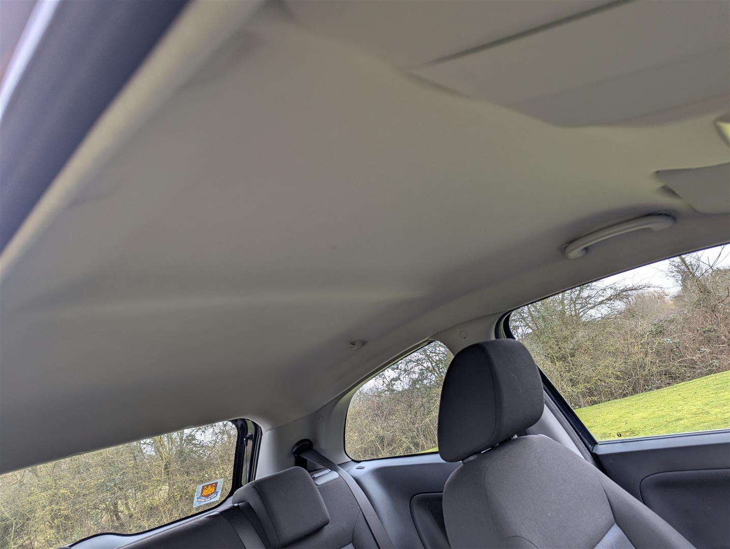 <p>2006 FORD FIESTA STYLE</p>