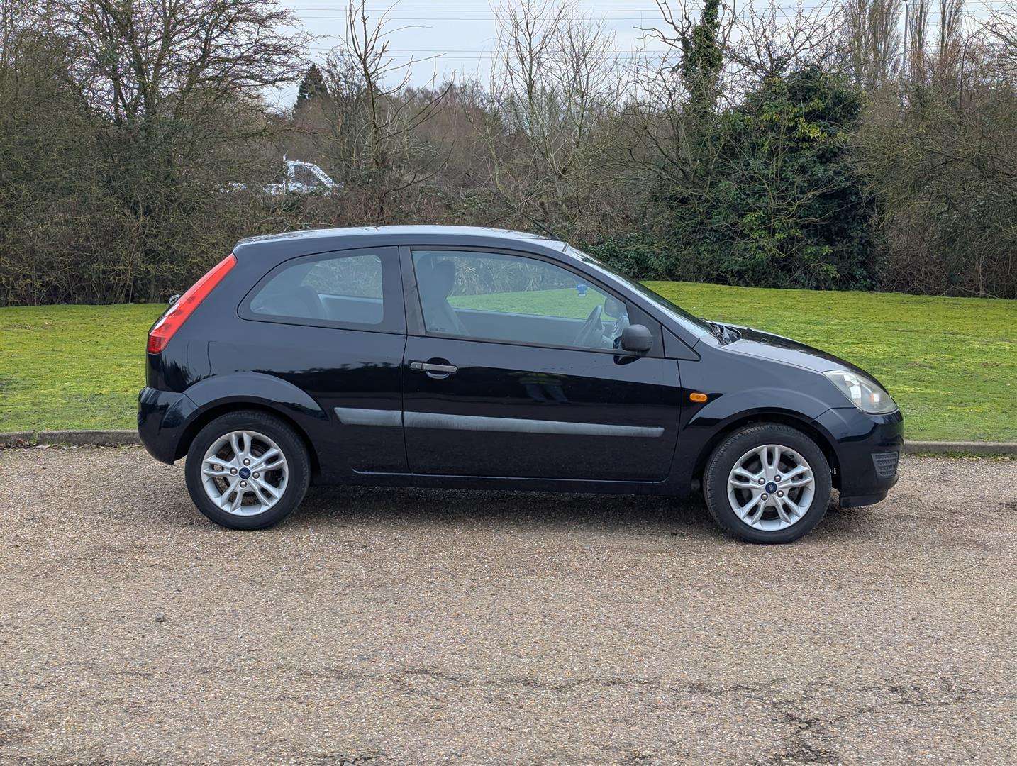 <p>2006 FORD FIESTA STYLE</p>