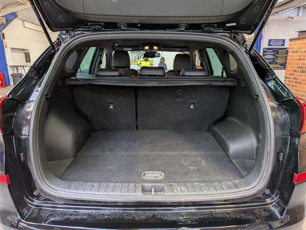 <p>2020 HYUNDAI TUCSON N LNE 48V MHEV CRD</p>