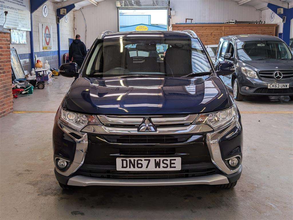 <p>2017 MITSUBISHI OUTLANDER DI-D 3</p>