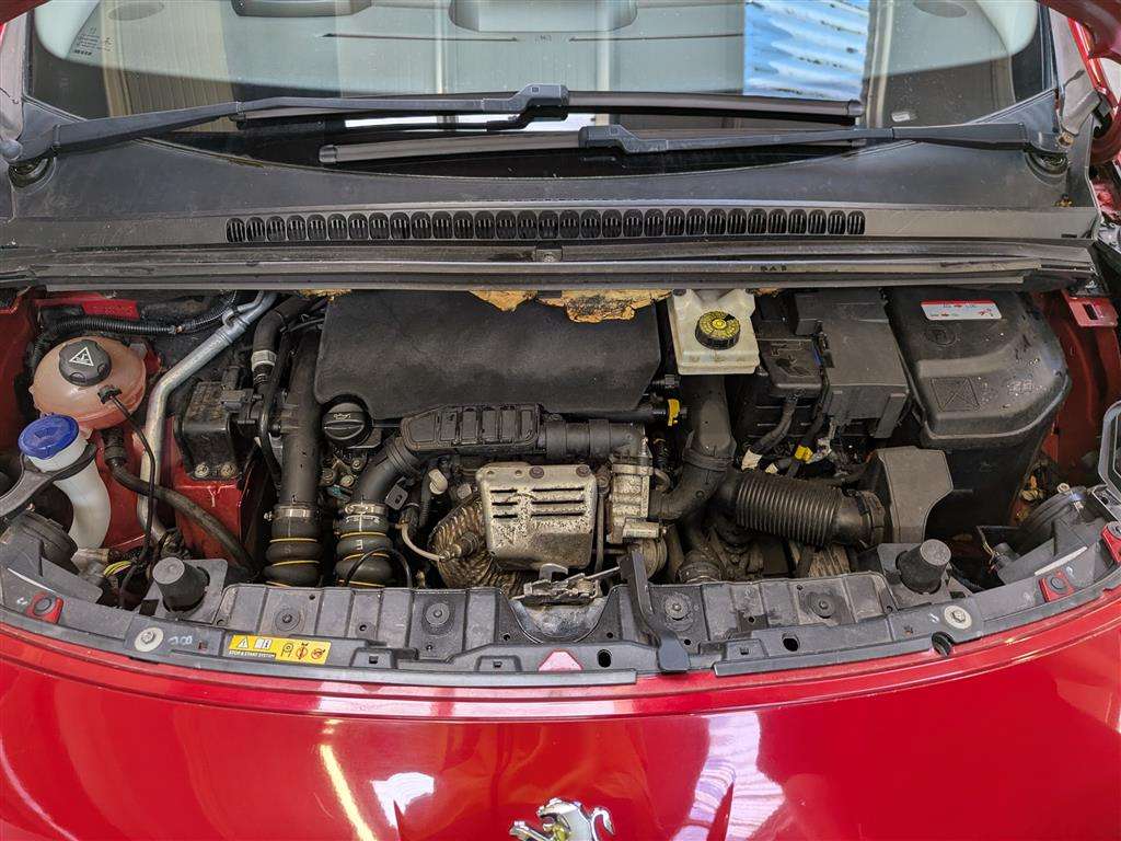 <p>2015 PEUGEOT 3008 ALLURE PURE TECH S/S</p>