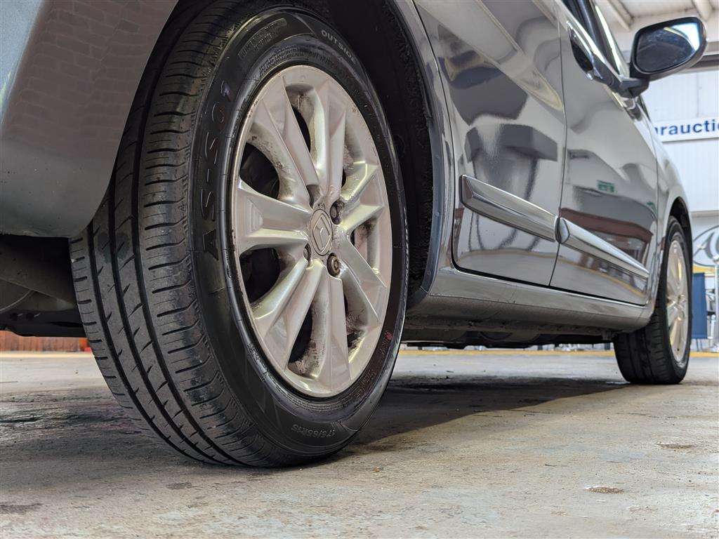 <p>2013 HONDA JAZZ I-VTEC ES CVT</p>