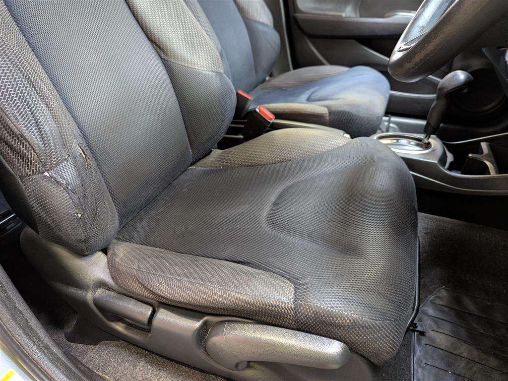 <p>2013 HONDA JAZZ I-VTEC ES CVT</p>