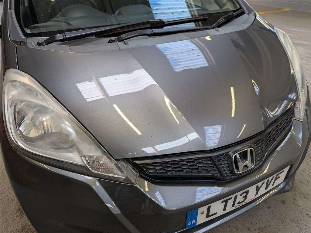 <p>2013 HONDA JAZZ I-VTEC ES CVT</p>