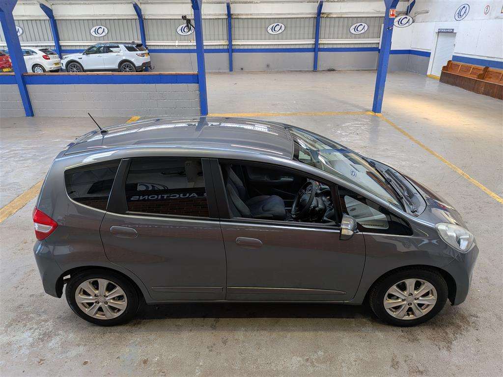 <p>2013 HONDA JAZZ I-VTEC ES CVT</p>