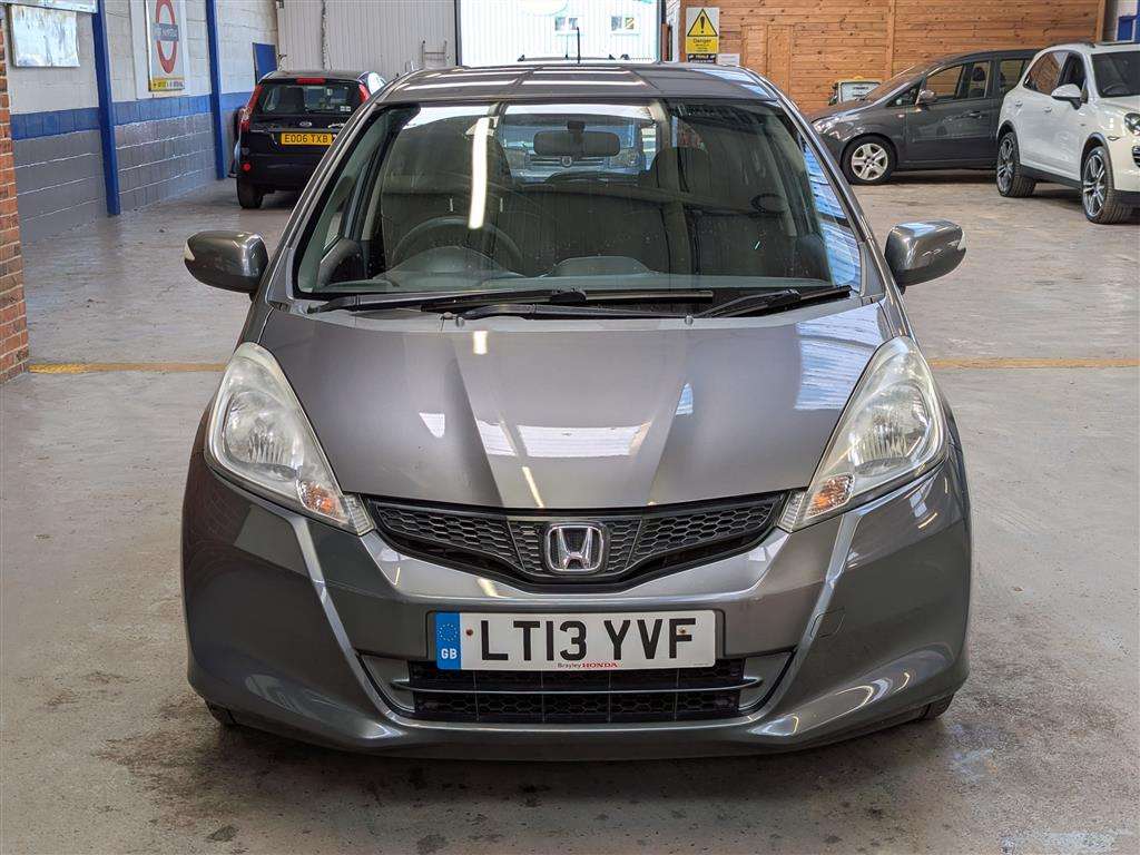 <p>2013 HONDA JAZZ I-VTEC ES CVT</p>
