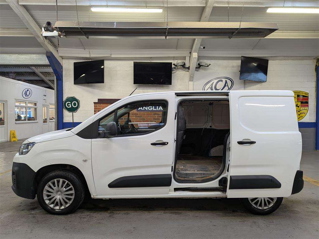 <p>2019 CITROEN BERLINGO 650 EN-PRISE BLU</p>