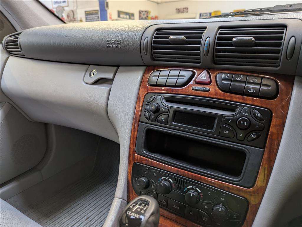 <p>2002 MERCEDES C180 CLASSIC</p>