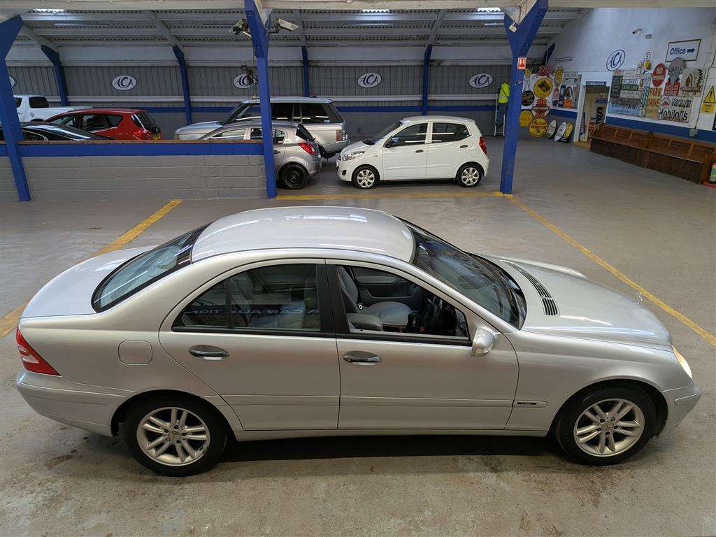 <p>2002 MERCEDES C180 CLASSIC</p>
