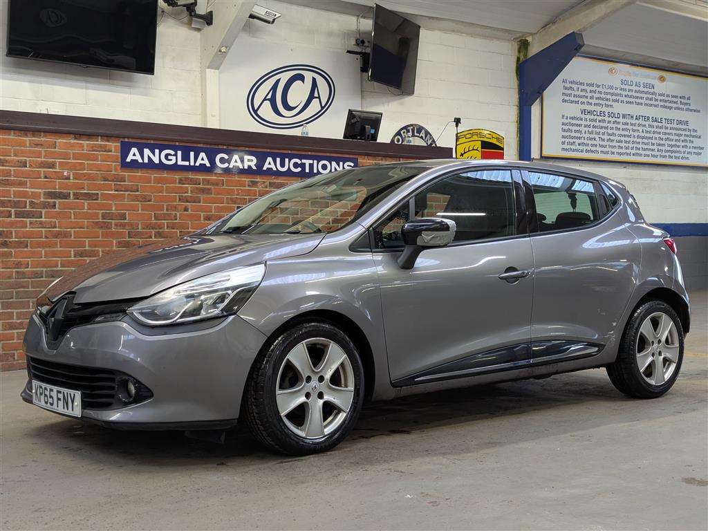 <p>2015 RENAULT CLIO DYNAMIQUE NAV 16V</p>