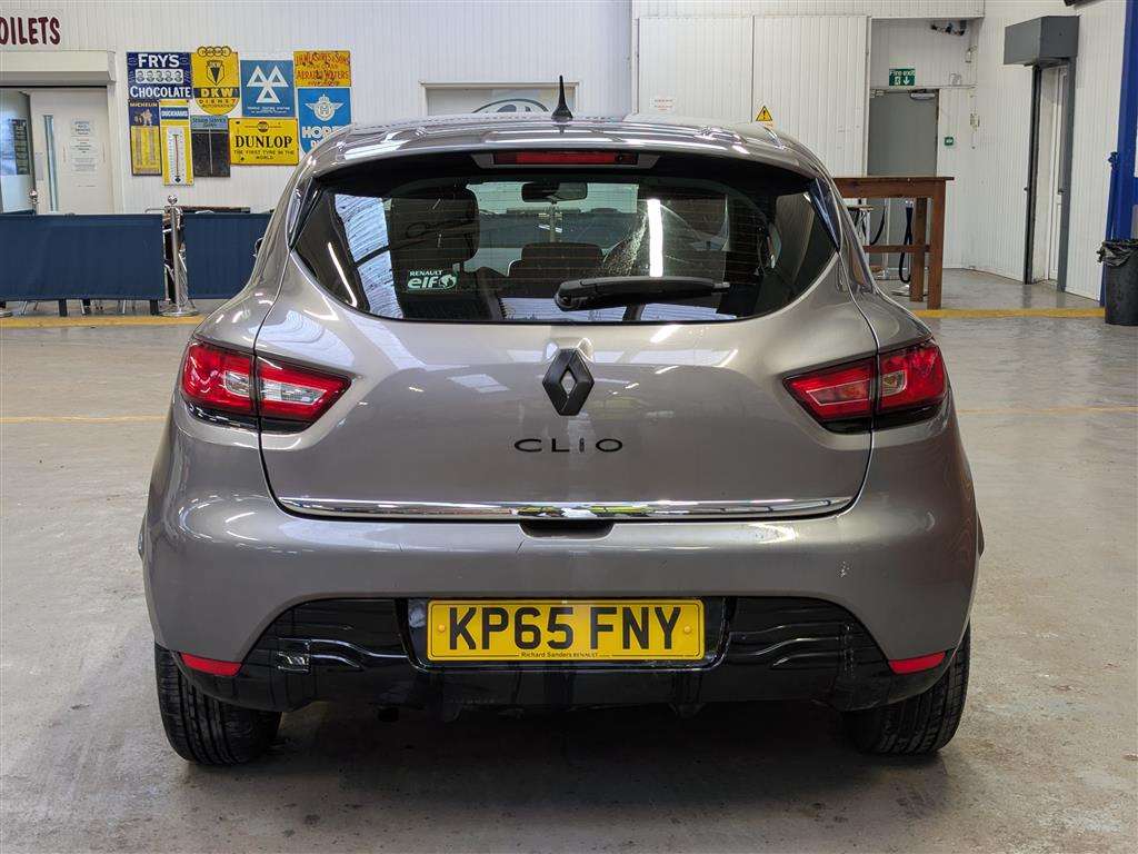 <p>2015 RENAULT CLIO DYNAMIQUE NAV 16V</p>