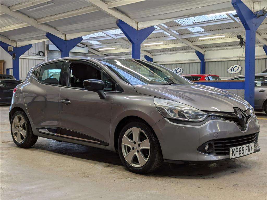 <p>2015 RENAULT CLIO DYNAMIQUE NAV 16V</p>