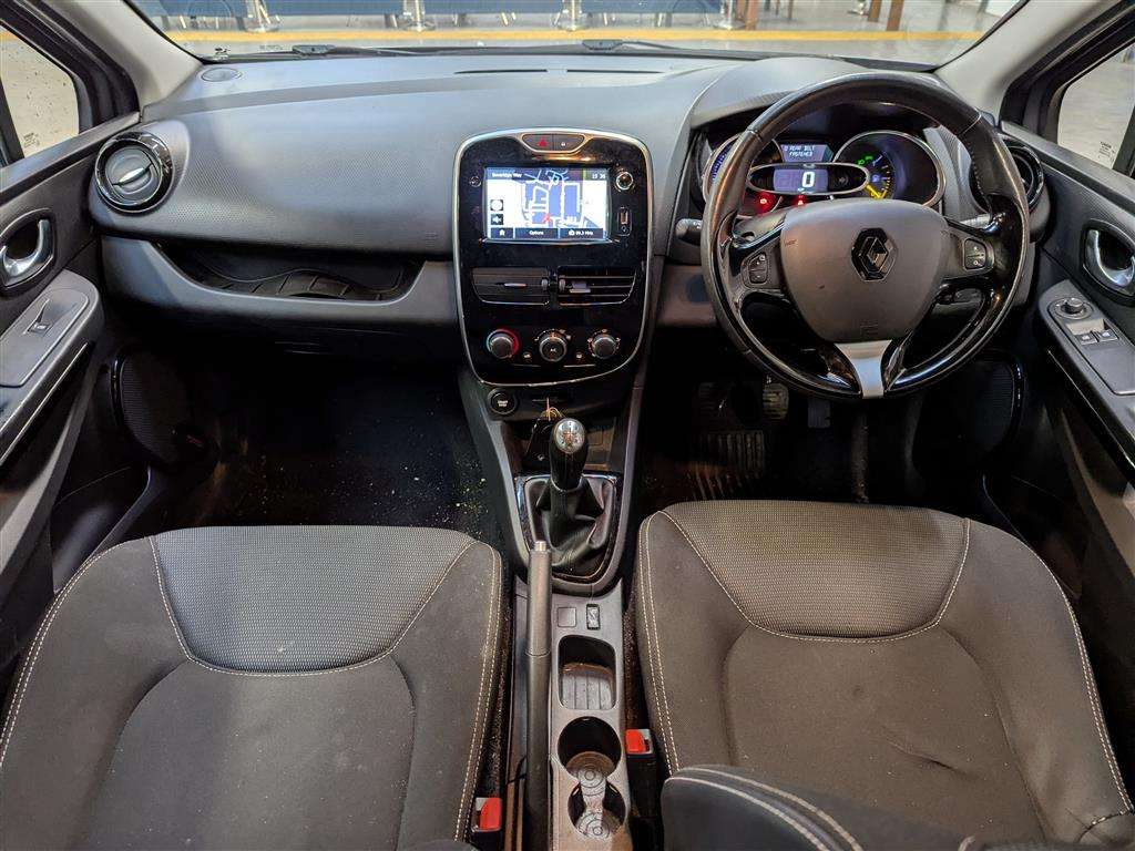 <p>2015 RENAULT CLIO DYNAMIQUE NAV 16V</p>