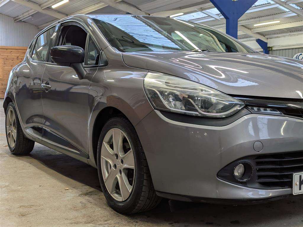 <p>2015 RENAULT CLIO DYNAMIQUE NAV 16V</p>