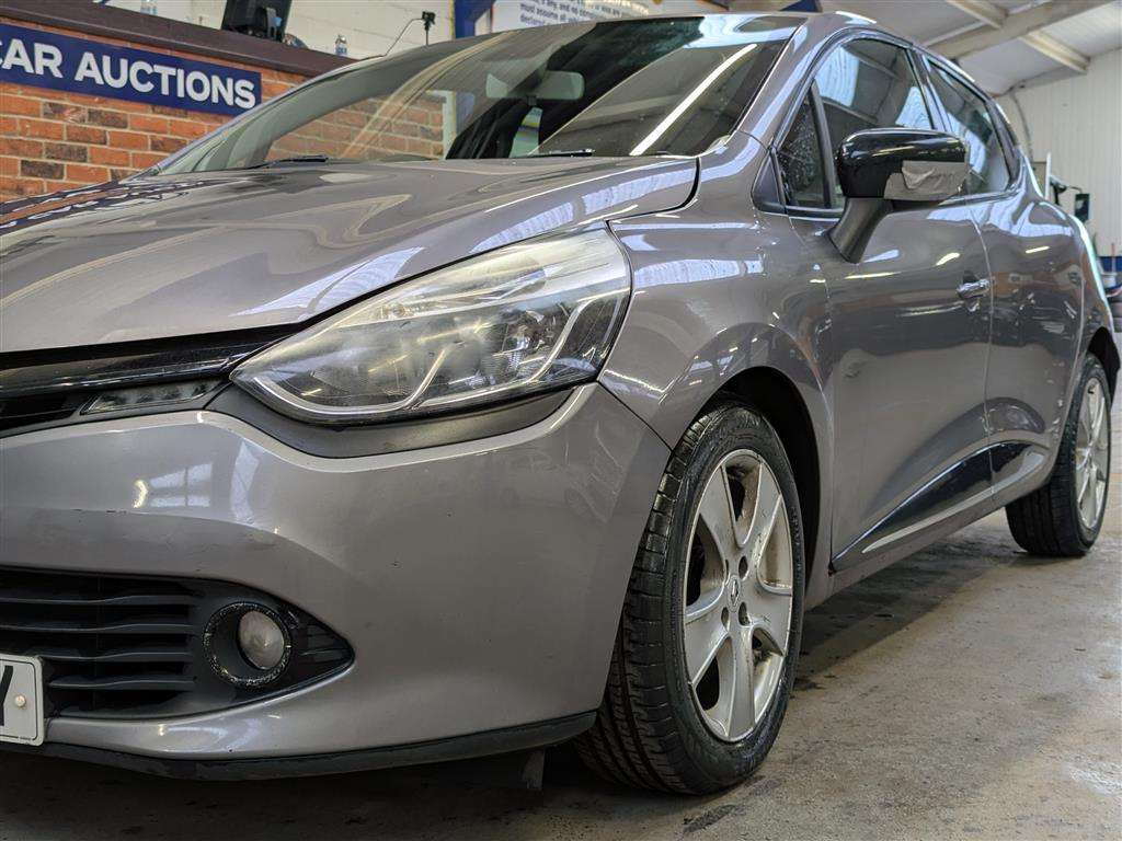 <p>2015 RENAULT CLIO DYNAMIQUE NAV 16V</p>