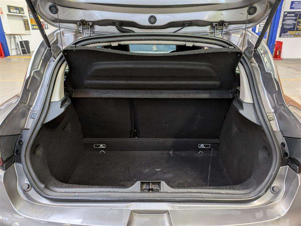 <p>2015 RENAULT CLIO DYNAMIQUE NAV 16V</p>